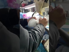 Mensen schoenen, schoenen naaiproces, kleine witte schoenen